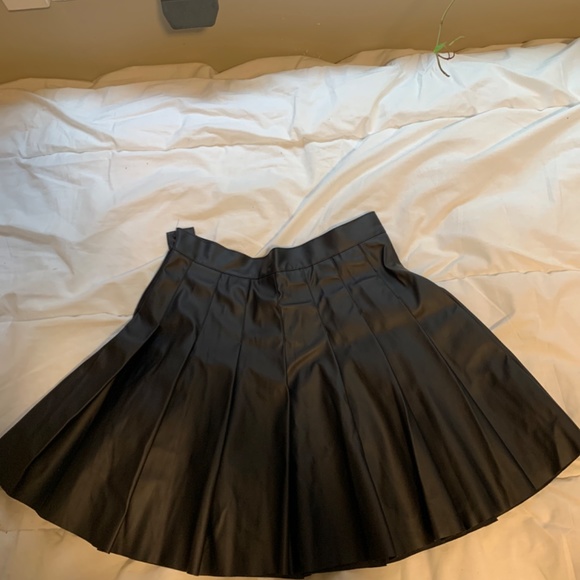 BLACK LEATHER MINI SKIRT - Picture 2 of 2